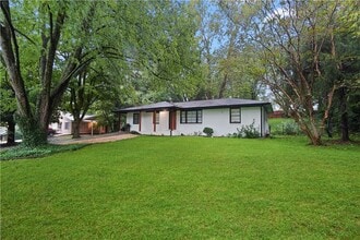 Building Photo - 1847 Elmwood Dr