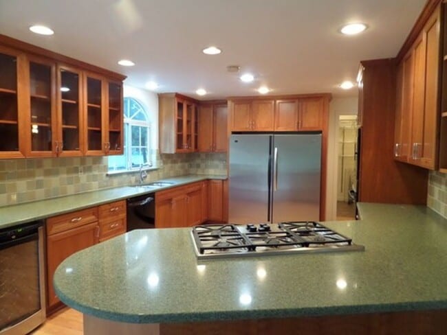 Building Photo - GREAT NEW PRICE! Gorgeous 6-Bedroom Home o...