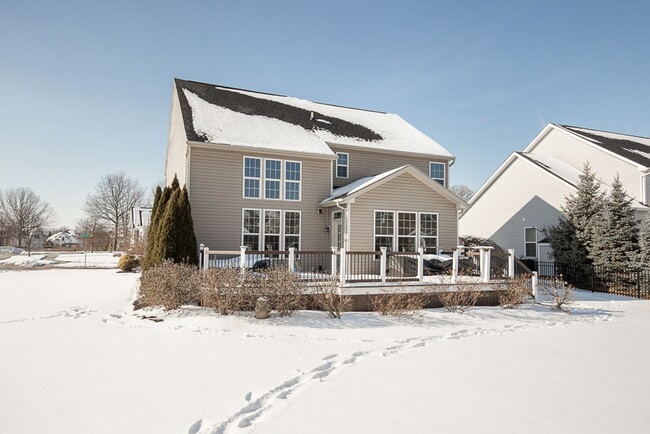 Building Photo - Beautiful 3 bedroom/2.5 Bath Single! Avon,...