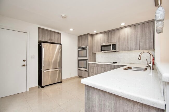 Building Photo - 21662 San Simeon Cir