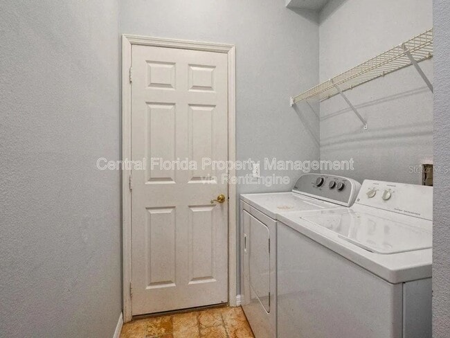 Building Photo - 2937 Sunset Vista Blvd