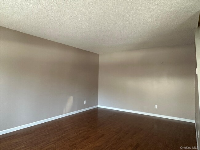 Building Photo - 223 Springmeadow Dr