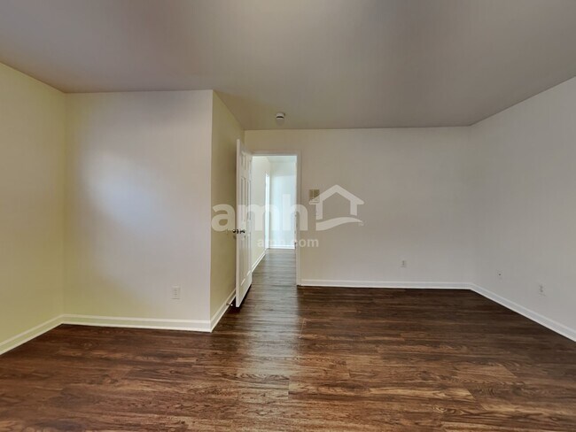 Building Photo - 10 Oakville Ct