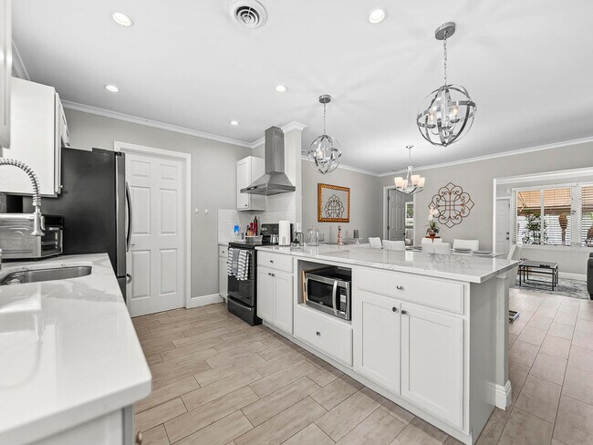 Building Photo - 801 SE 14th St