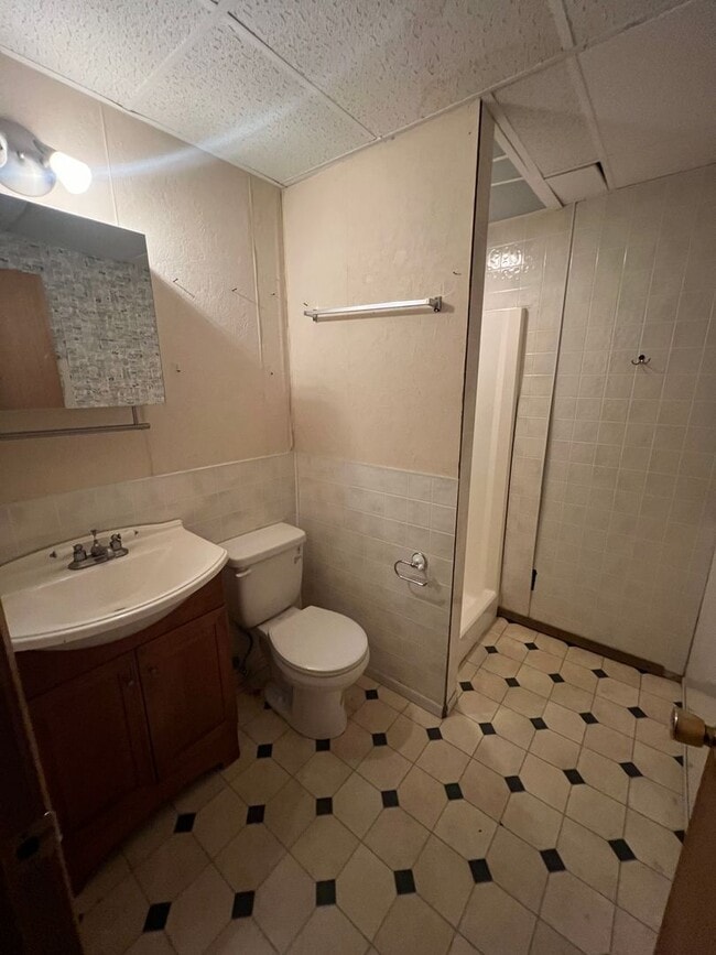 Building Photo - 3 Bedroom 2 Bathroom Iowa City Home!