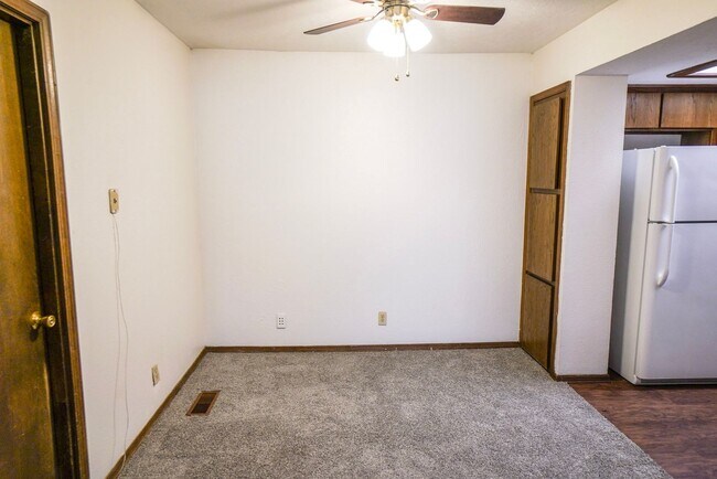 Building Photo - 6004-6006 Bonnie Dr