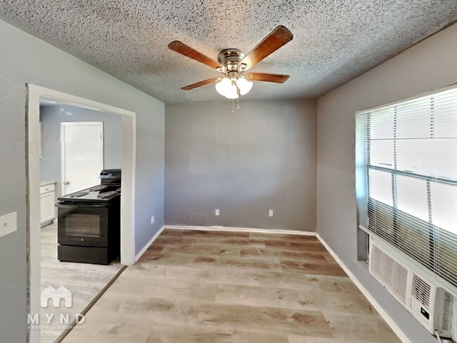 Building Photo - 1805 Trenton Dr