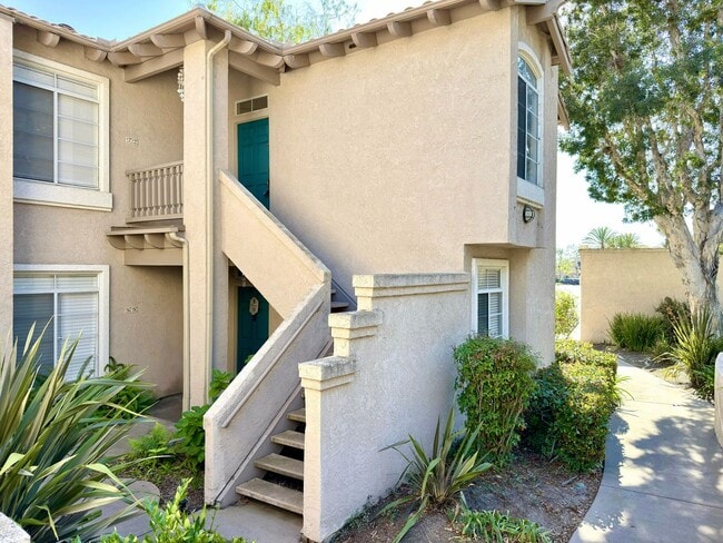 Building Photo - Upper Level Condo in Gated Community