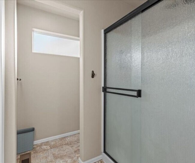 Building Photo - Modern 4-Bedroom Home in Desirable Promontory Neighborhood - Pet Friendly