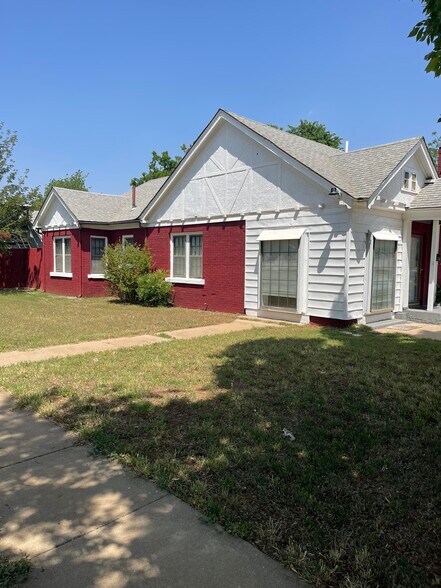 Building Photo - 303 N Julian St
