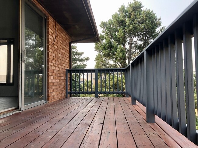 Building Photo - 738 S Watermelon Dr