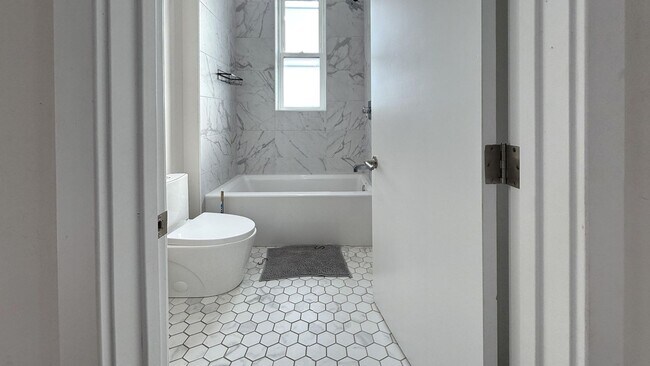 Building Photo - 2526 N 9th St