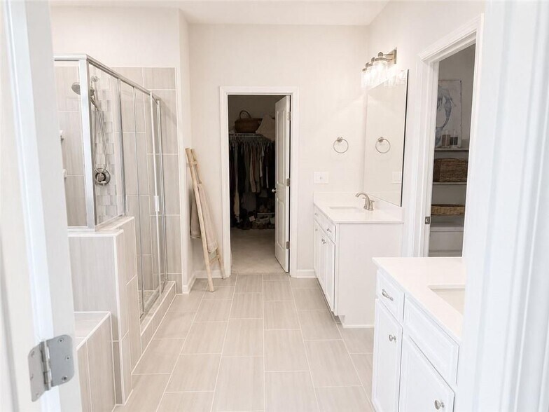 Building Photo - 580 Briard Dr