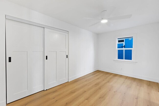 Building Photo - incredible home 3 bedroom, loft