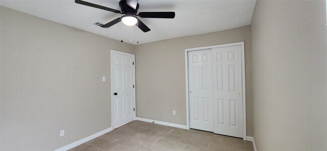 Building Photo - 128 Lasso St