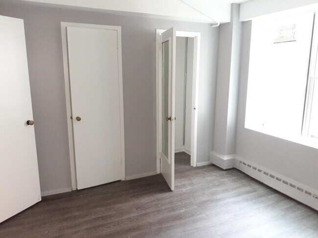 Building Photo - South Shore 1 Bedroom Available