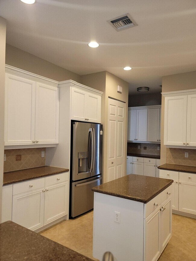 Building Photo - 9335 Plantation Estates Dr