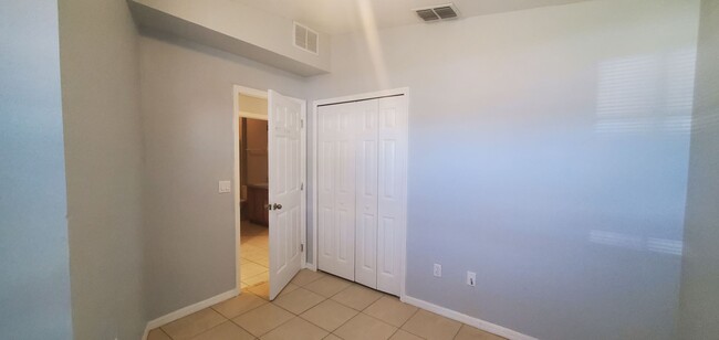 Building Photo - 205 Schoolside Dr