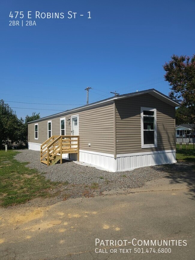Primary Photo - 475 E Robins St