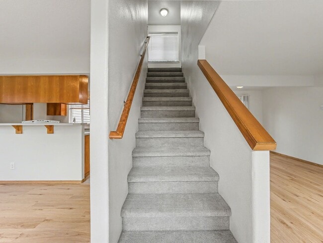 Building Photo - NAVAB02