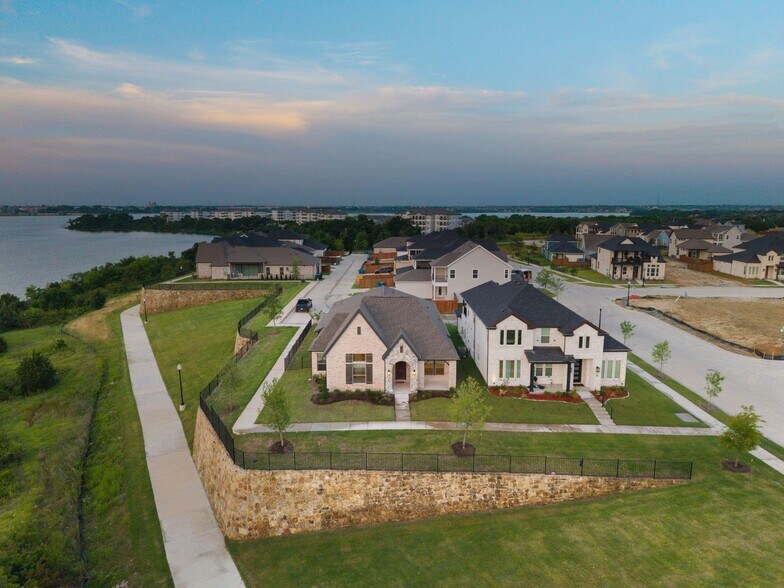 Building Photo - 2300 Fairwater Mews