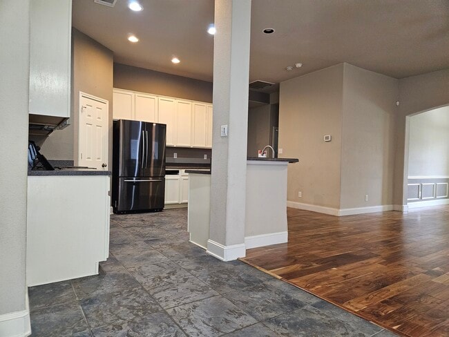 Building Photo - 112 Rustic Tr