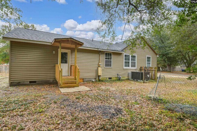 Building Photo - 706 Westside Dr