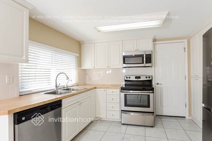 Building Photo - 3824 Sail Dr