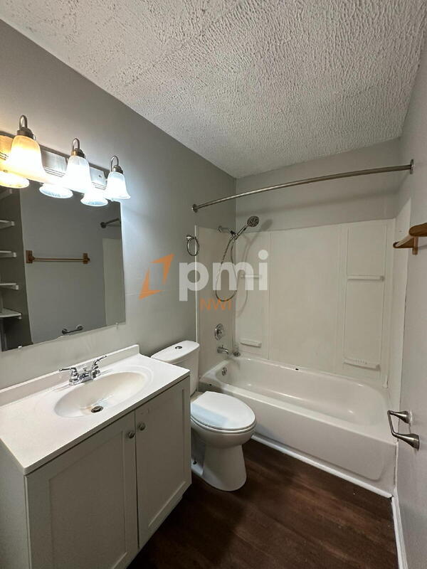 Building Photo - 380 Lahonda Dr
