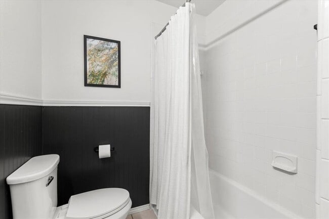 Building Photo - 3007 E 18th St