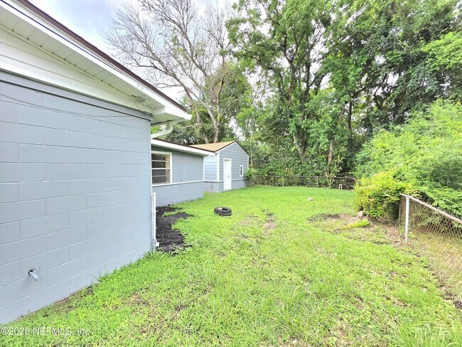 Building Photo - 4951 Dallen Lea Dr