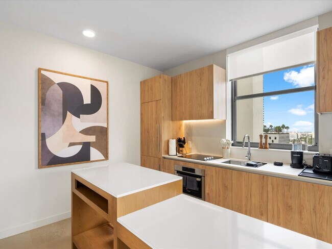 Building Photo - 11 NE 6th St