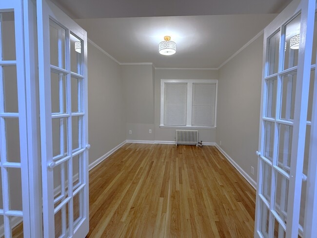 Building Photo - 100-03 Ascan Ave