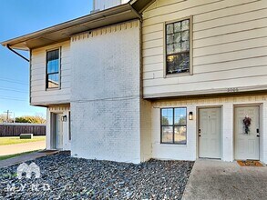 Building Photo - 2806 Wimbledon Ct