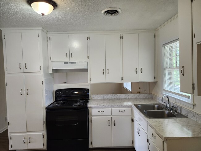 Building Photo - 1381 Biscayne Dr