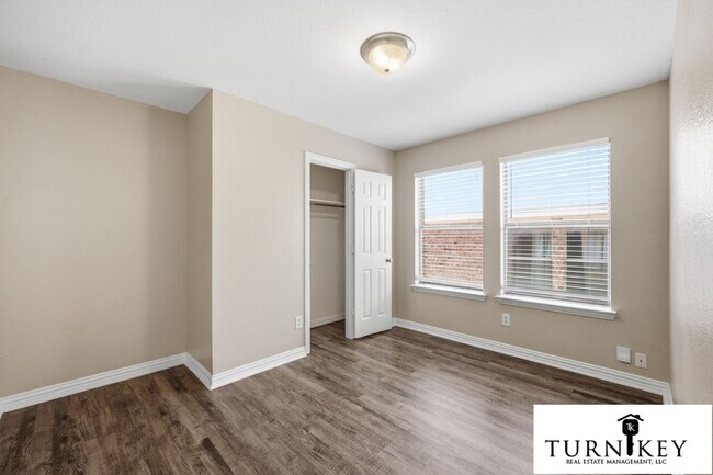 Building Photo - 3116-3118 S Cherry Ln