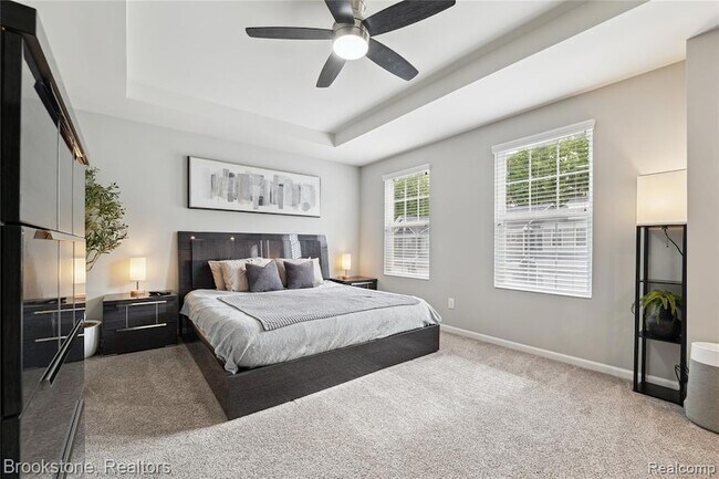 Building Photo - 765 Hummingbird Dr