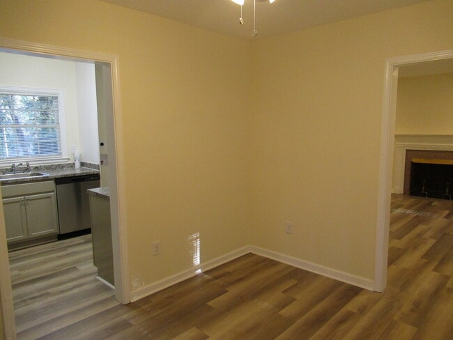 Building Photo - 2032 Rector Dr SW