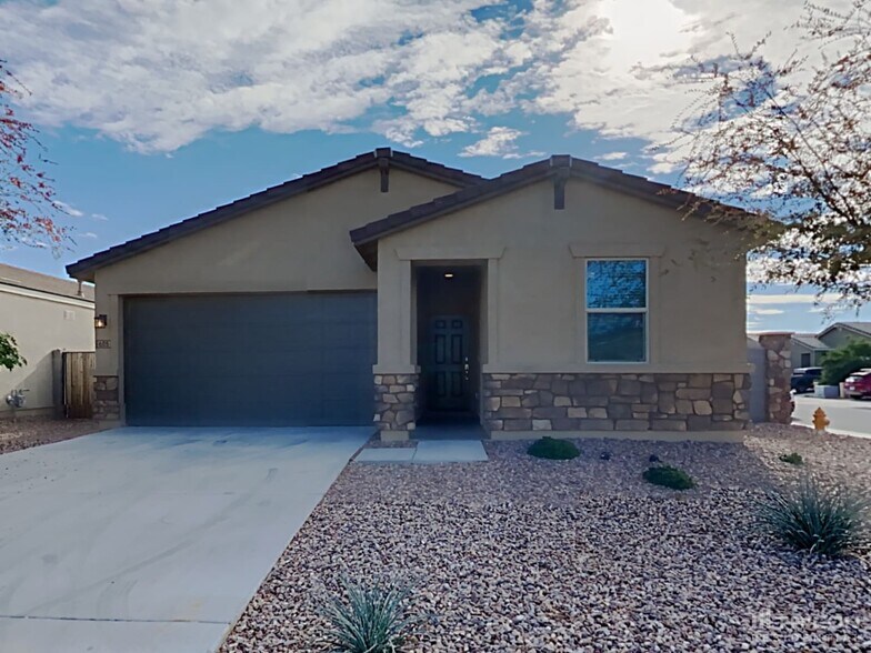 Primary Photo - 605 W Cholena Trail