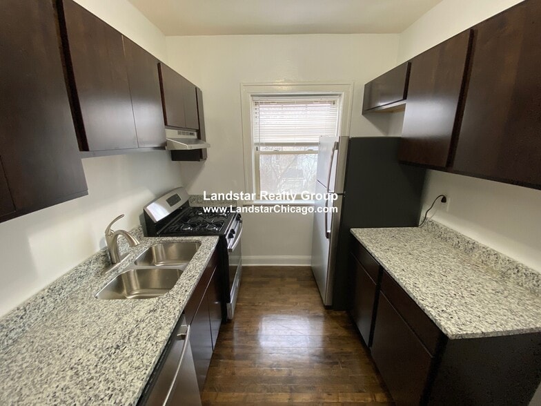 Building Photo - 732 Reba Pl