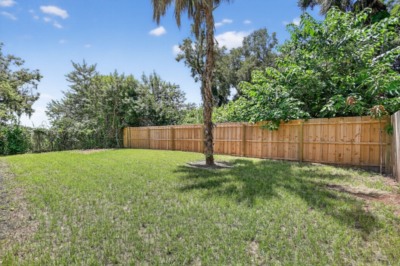 Building Photo - 916 23rd St E