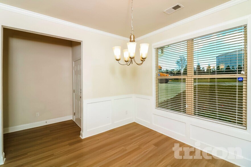 Building Photo - 404 Ireland Ln