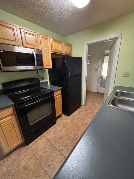 Building Photo - 755 Burcale Rd