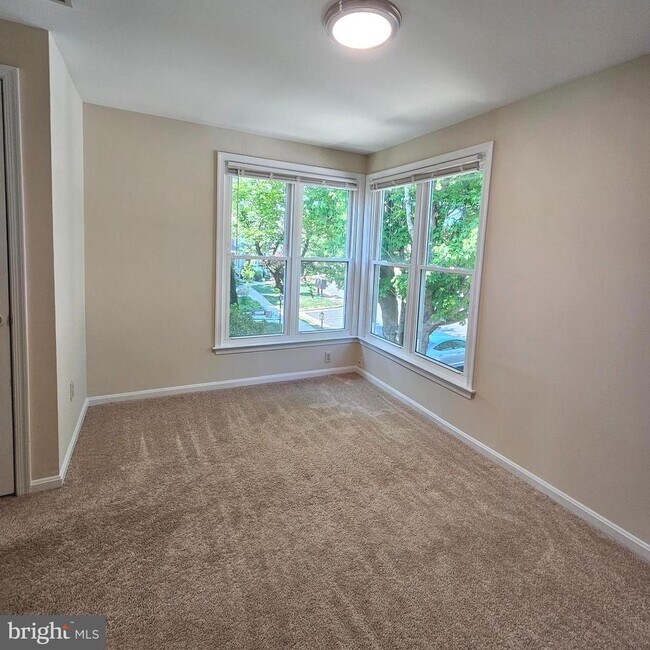 Building Photo - 5911 Sir Cambridge Way