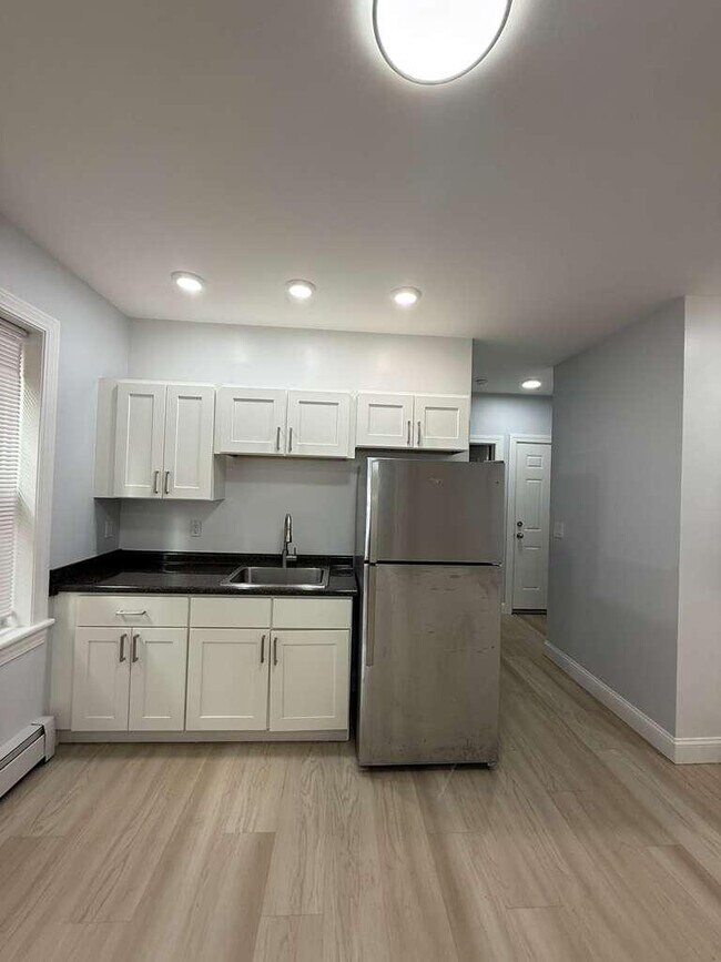 Building Photo - 17-19 Cabot St - 17-1