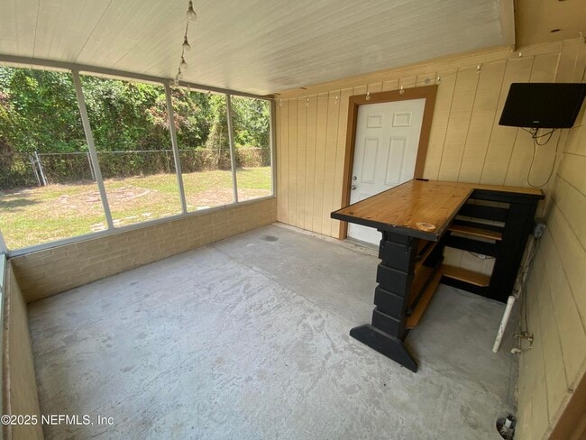 Building Photo - 4581 Praver Dr N