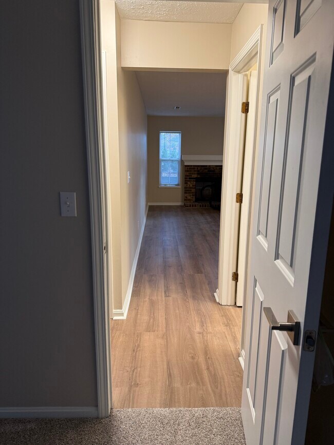 Building Photo - 1390 Cedarwood Dr