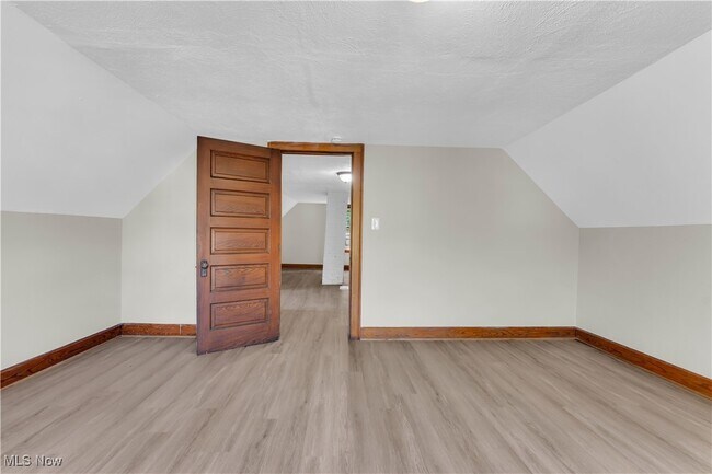 Building Photo - 1344 E 112th St