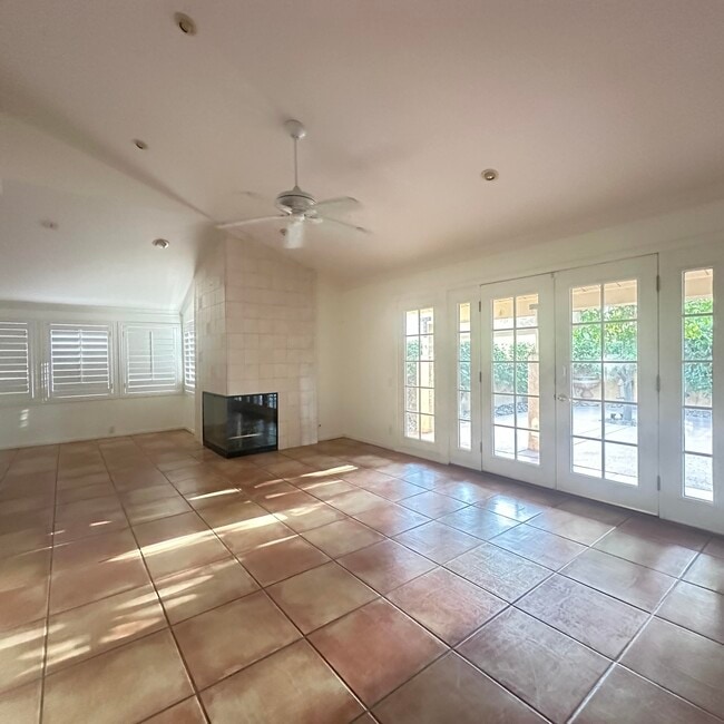 Building Photo - 40064 Silktree Ct