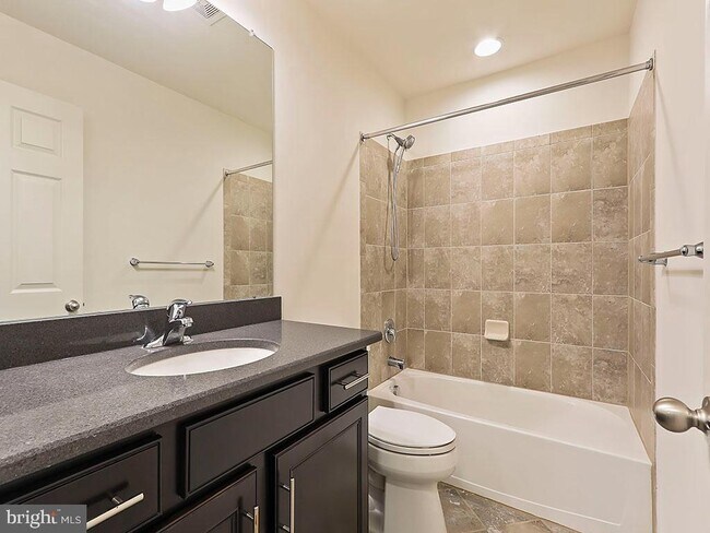 Building Photo - 523 Chestnut Ct